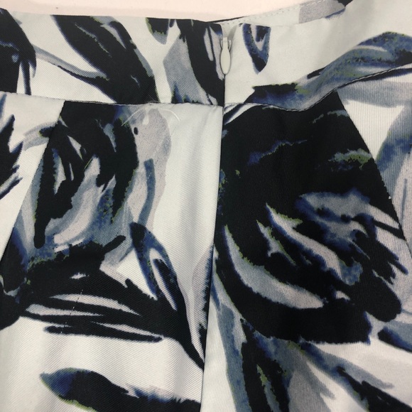 The Limited Floral Skirt. Size XS - Picture 3 of 8